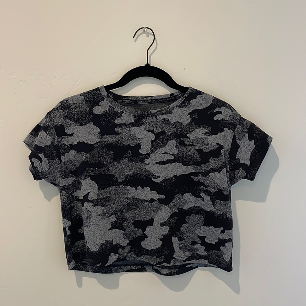 Lululemon camouflage crop top